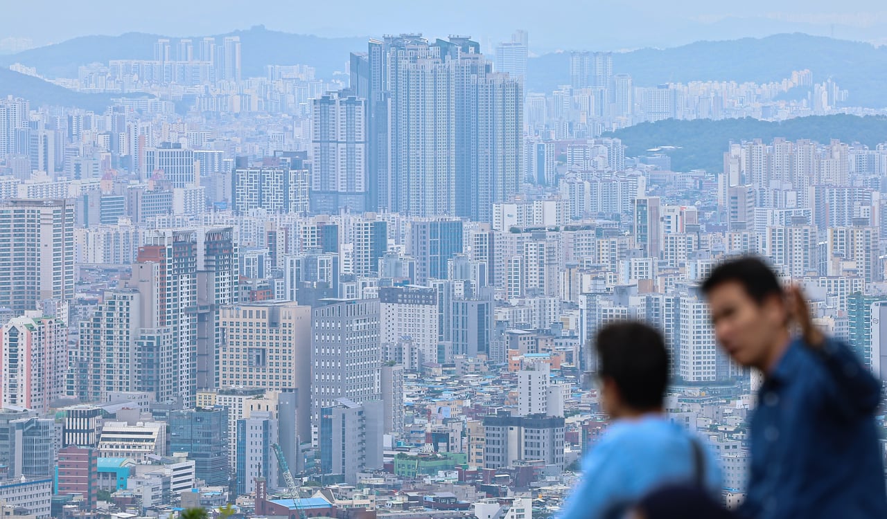 서울 중구 남산에서 바라본 동대문구 일대 아파트. /뉴스1