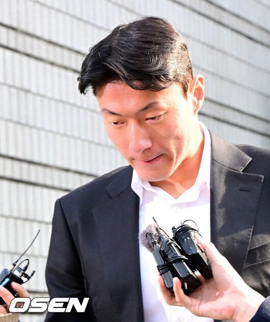 폰테크 달인 ‘한국서 퇴출-유럽서 다시 골’ 징계 1년·집유 2년, 그래도 골 넣는 황의조