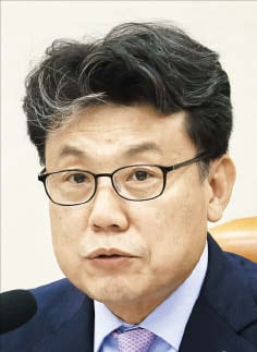 與 진성준 국방위원장 “美 비자 거부당해”