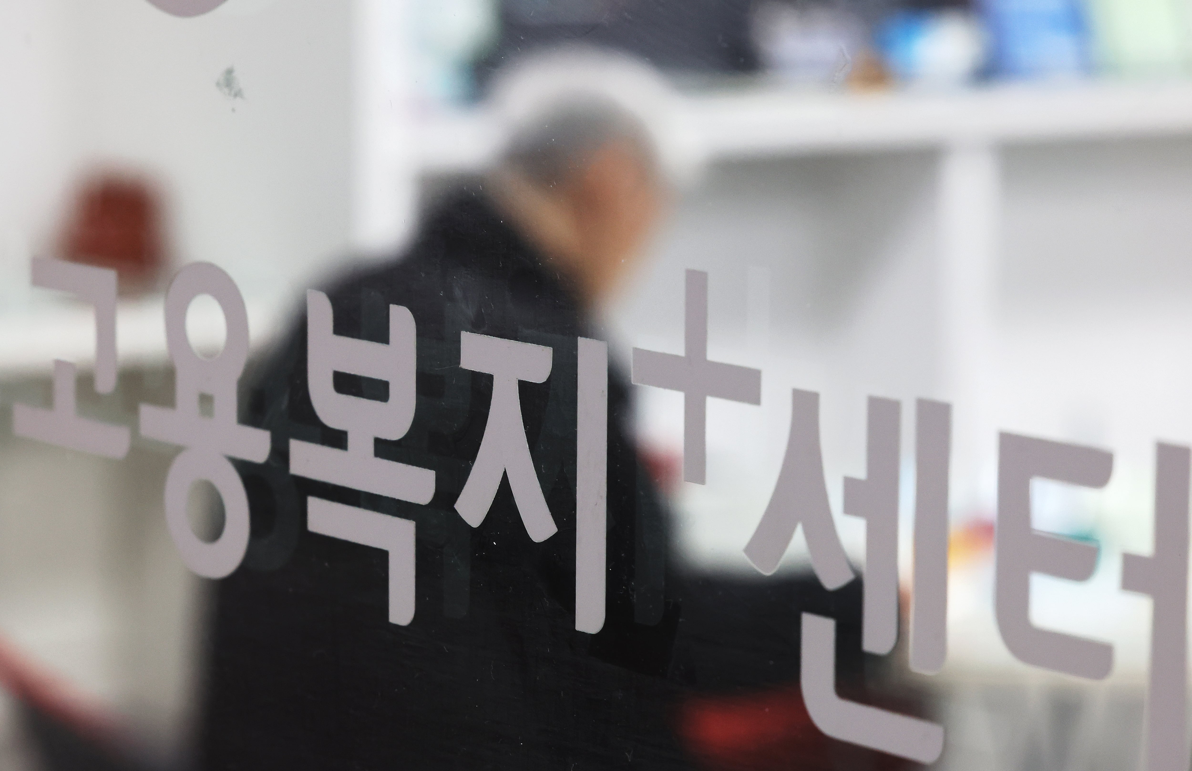 중·고령층 평균 52.9세에 퇴직...생활비 위해 73세까지 일하기 원해