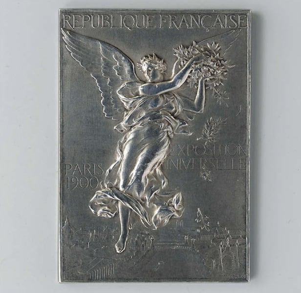 1900�� �ĸ� �ø��� �Ի��ڿ��� �� �簢�� �޴�. /��Ű�̵�� Ŀ�ս�