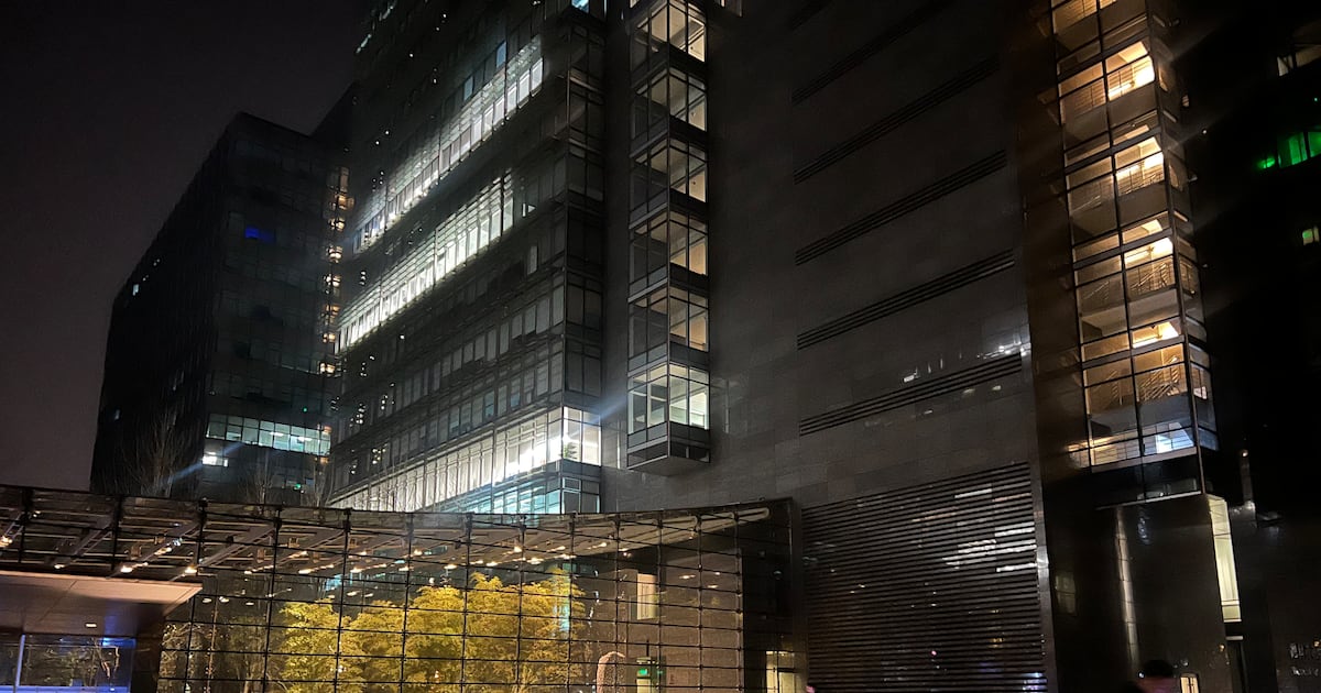 새벽 2시 베이징... '중국 AI 심장'은 계속 뛰고 있다 - 뉴스 썸네일 이미지