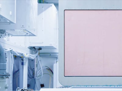 둥근 웨이퍼 대신 사각 패널… 더 많은 칩 만든다