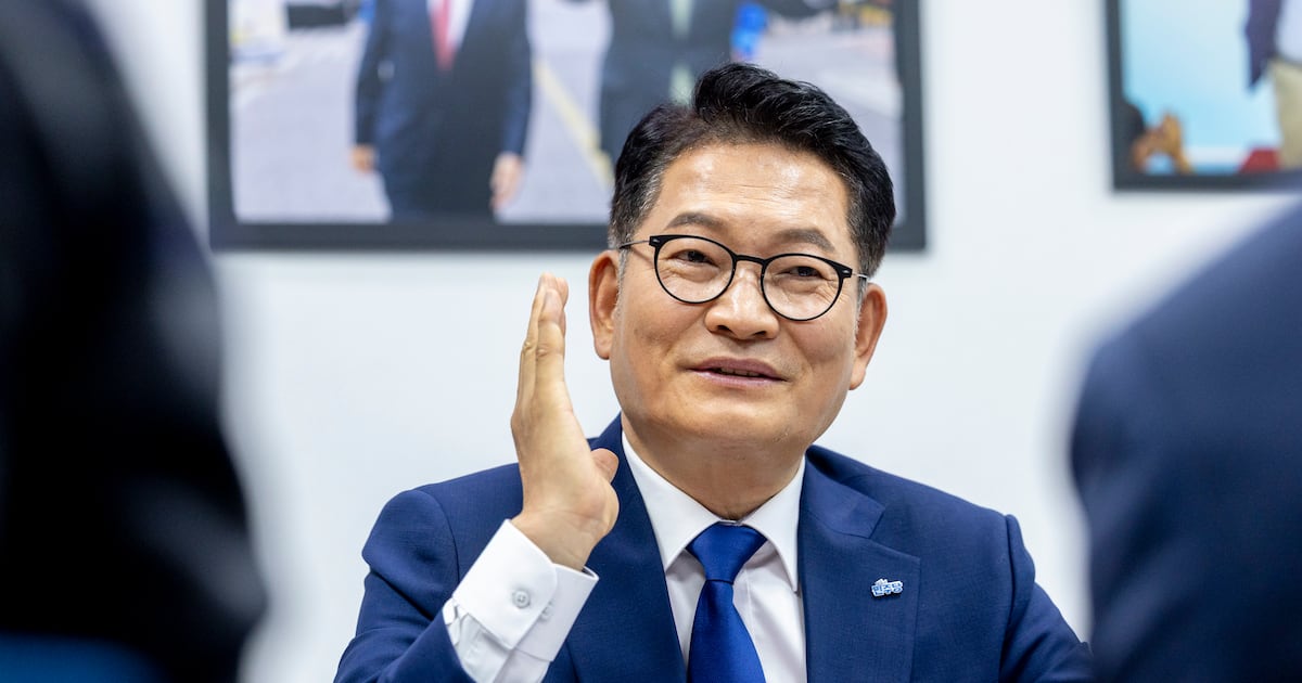 "대통령 연임 개헌? 히틀러식 위험한 논리!" 정치권 개헌 공방 과열