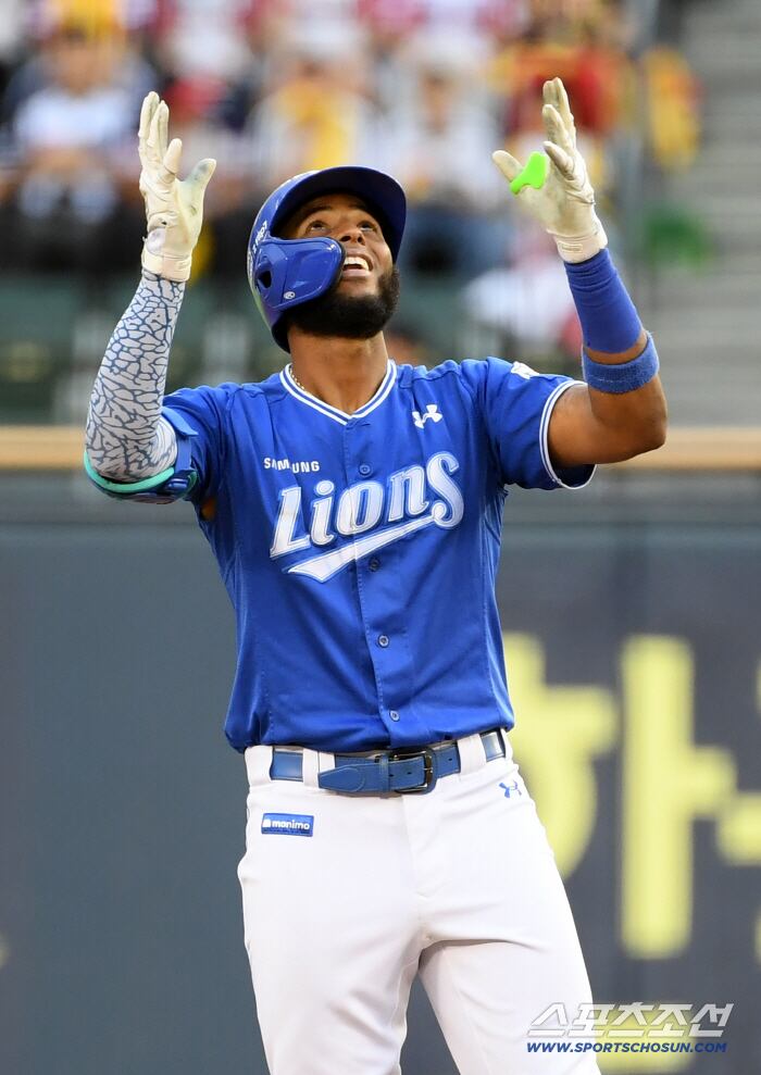 20일 잠실구장에서 열린 LG 트윈스와 삼성 라이온즈의 경기. 2회초 2사 1루 삼성 디아즈가 적시타를 날린 뒤 환호하고 있다. 잠실=박재만 기자 pjm@sportschosun.com/2025.09.20