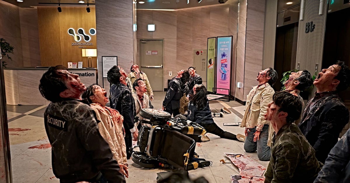 영화 군체 스틸 추정 이미지