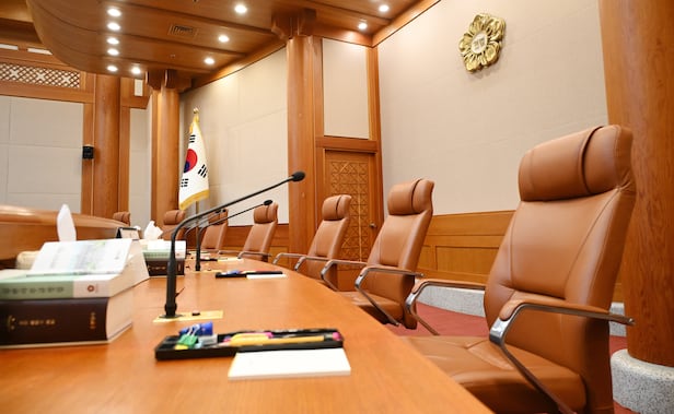 윤석열 대통령에 대한 헌법재판소의 탄핵 심판 선고일을 하루 앞둔 3일 서울 종로구 헌법재판소 대심판정 모습./사진공동취재단