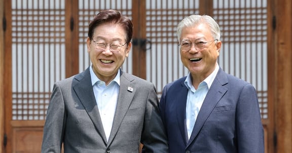 문재인 평양 동행 때 쏙 빠진 이재명… 친문·친명 갈등의 시작점