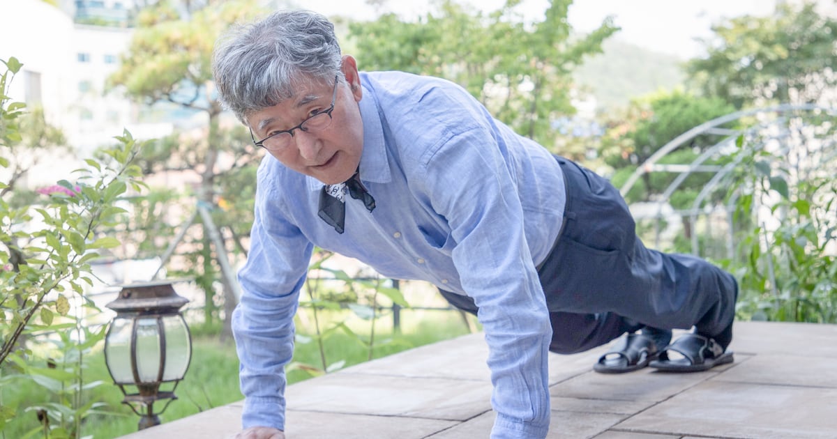 93-Year-Old Psychiatrist Dr. Lee Si-hyeong Shares Longevity Secrets - 조선일보