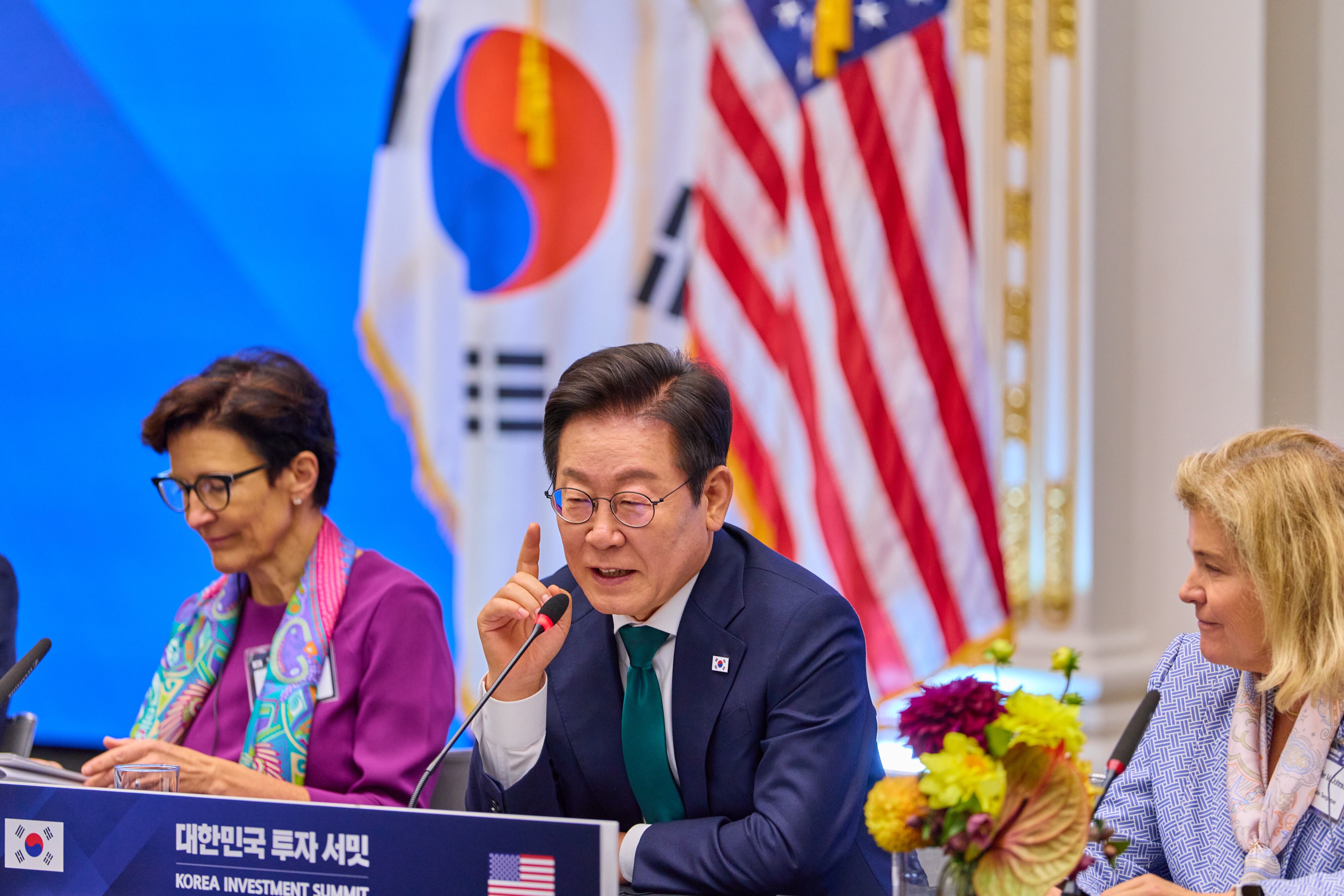 이재명 대통령이 25일(현지 시각) 미국 뉴욕 증권거래소에서 열린 대한민국 투자 써밋에서 발언하고 있다. /뉴시스