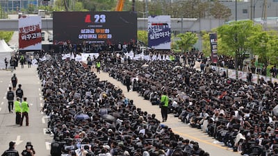 Samsung Shareholders Sue Union Over Strike