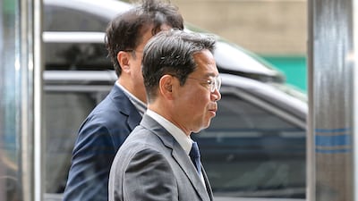 ‘오빠 게이트’로 지지율 최저치 경신… 그런데 이게 끝이 아니다