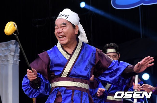 심형래 2019년 코미디 공연 무대의 활동 장면