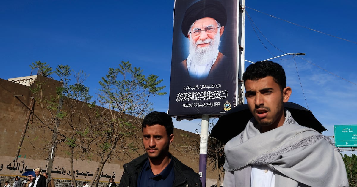 예멘 사나에서 열린 후티 지지 집회 관련 이미지