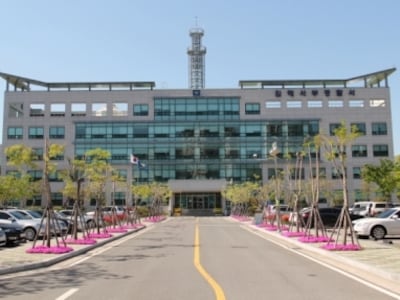 공장 옹벽 보수 50대 일용직 10m 추락사… 경찰 “업체 과실여부 수사”
