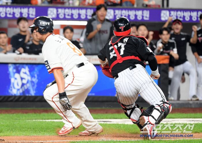 26일 대전 한화생명볼파크에서 열린 한화 이글스와 LG 트윈스의 경기. 7회말 1사 2,3루 한화 하주석 번트 때 런다운에 걸렸던 3루 주자 노시환이 득점에 성공하고 있다. 대전=박재만 기자 pjm@sportschosun.com/2025.09.26