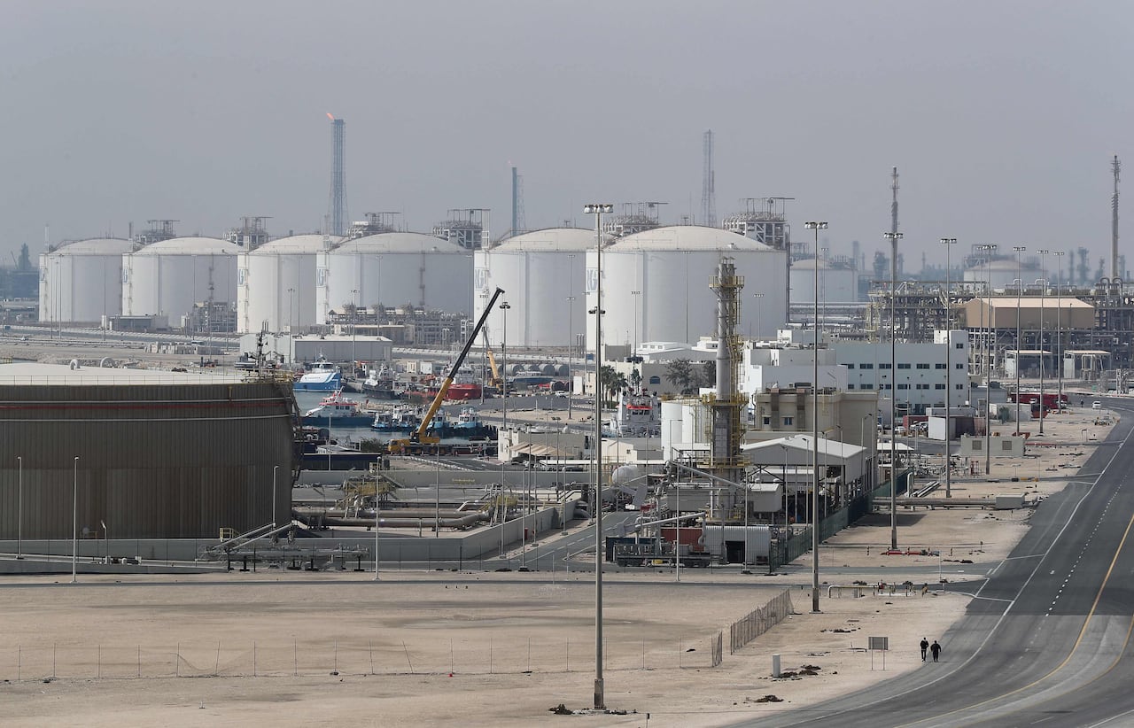 <YONHAP PHOTO-6647> (FILES) This picture shows the Ras Laffan Industrial City, Qatar's principal site for production of liquefied natural gas and gas-to-liquid, administrated by Qatar Petroleum, some 80 kilometers (50 miles) north of the capital Doha, on February 6, 2017. Tehran on March 19, 2026, has carried out a series of attacks on Gulf energy sites, including on Qatar's huge Ras Laffan LNG facility, in retaliation for an Israeli strike on Iran's South Pars gas field -- part of the world's largest natural gas reservoir. (Photo by KARIM JAAFAR / AFP)/2026-03-19 17:06:56/
<저작권자 ⓒ 1980-2026 ㈜연합뉴스. 무단 전재 재배포 금지, AI 학습 및 활용 금지>