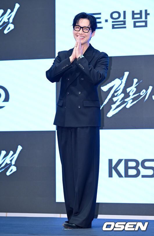 Actor statement about competition in a drama press event