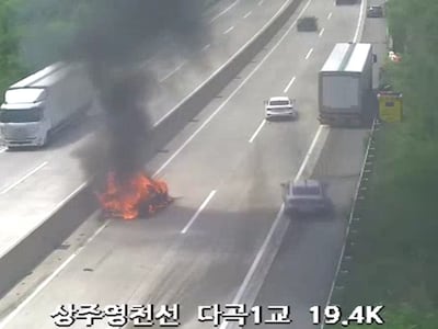 고속道서 화물차가 추돌... 승용차 탑승자 4명 사망