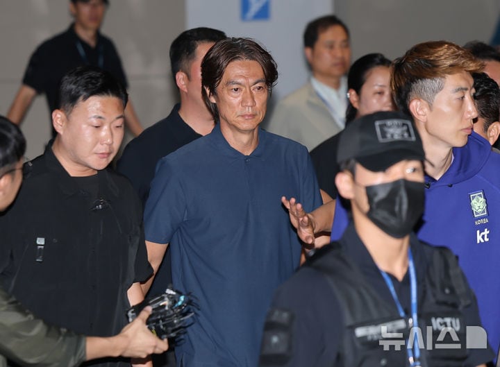 '본선 진출 좌절' 홍명보 전 감독 귀국