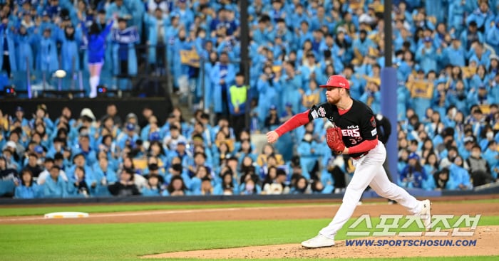 KIA's Sung Praises Red Cheers in Postseason - 조선일보