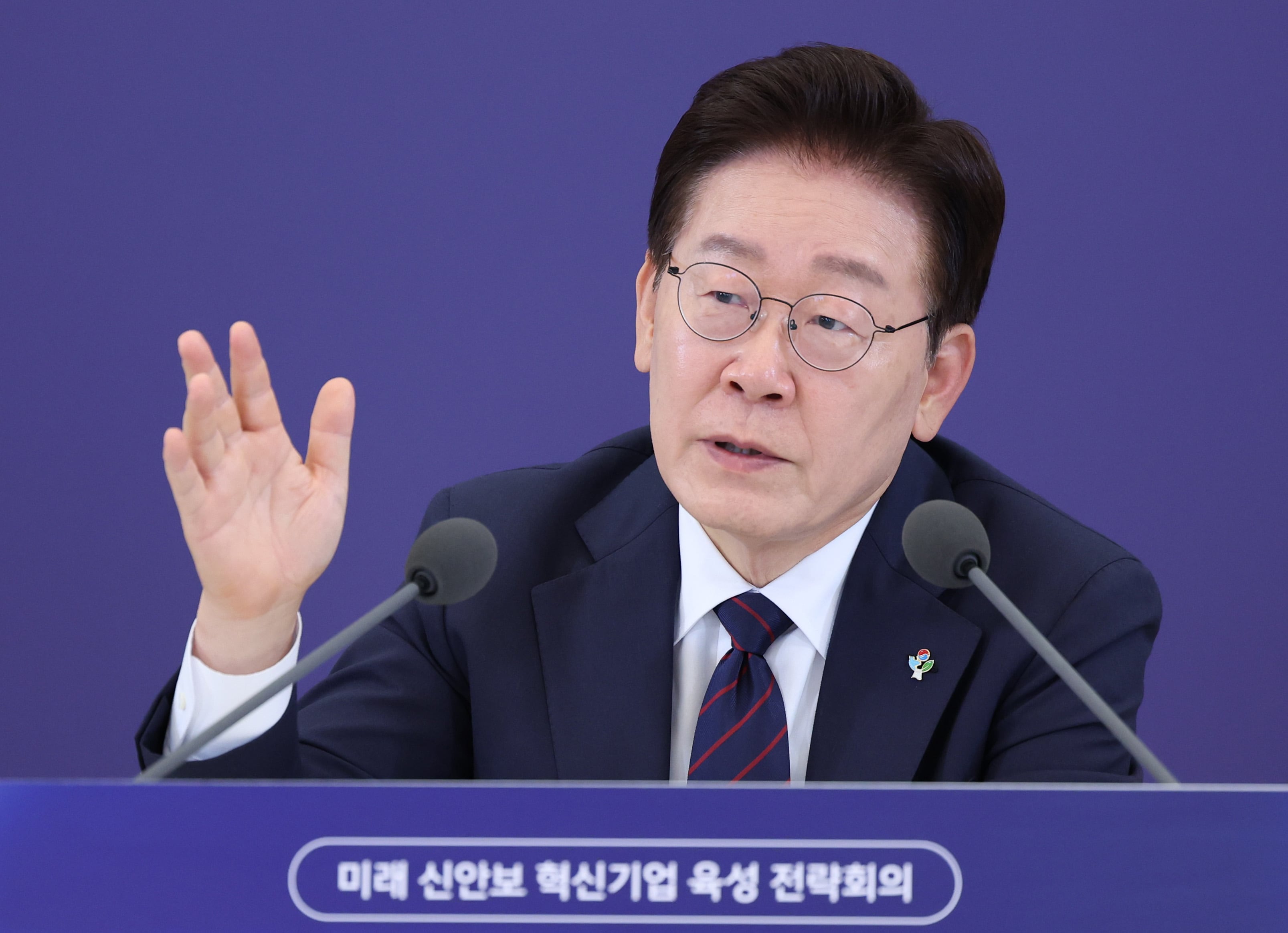 李대통령 “돼지 눈에는 돼지 보이는 법”…누구 겨냥했나