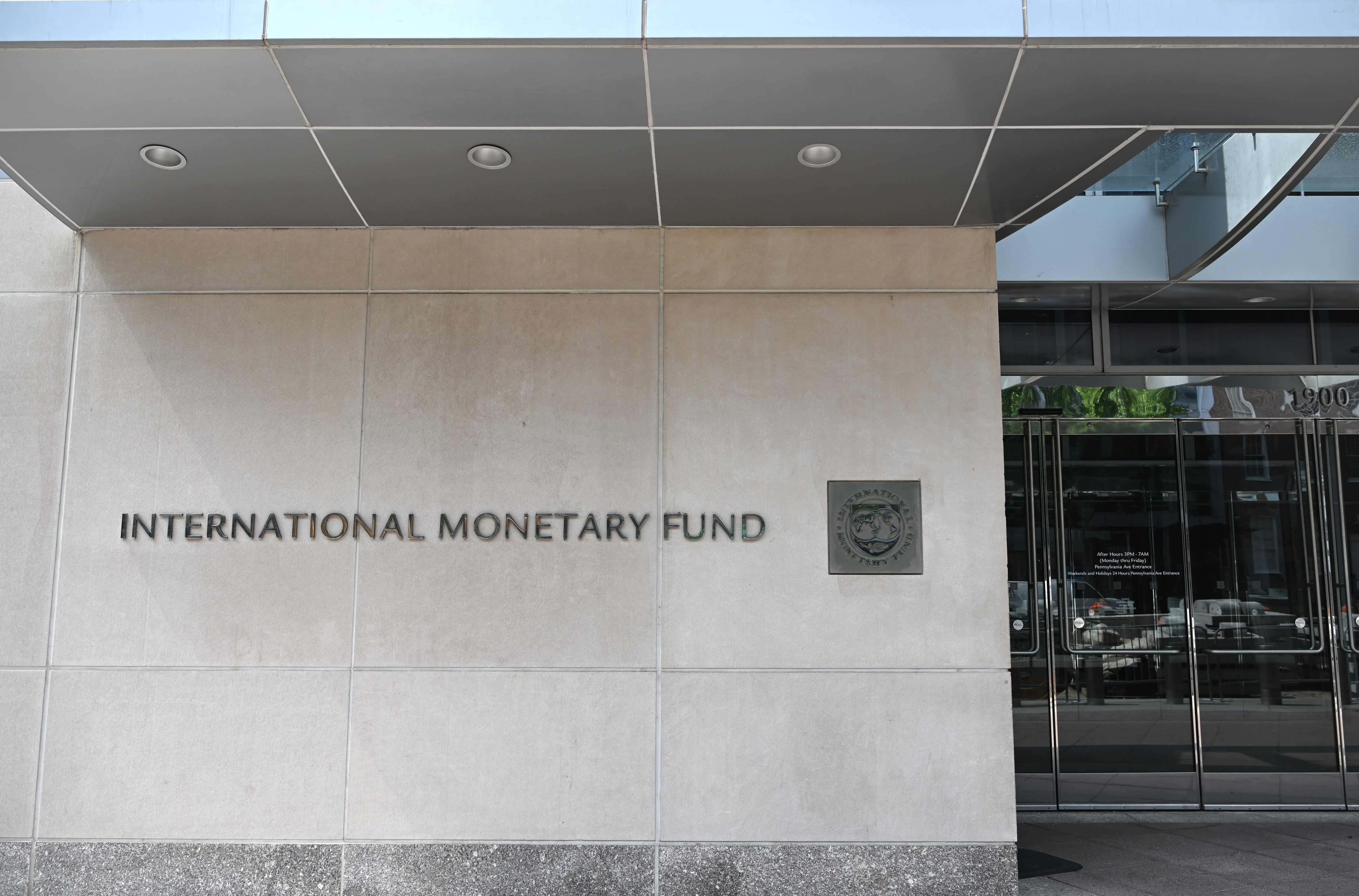 IMF, 세계 성장률 전망치 낮췄다… AI 훈풍에도 무역 갈등·전쟁에 경기 회복 ‘먹구름’