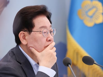 이재명 대통령이 지난 5일 청와대 영빈관에서 열린 행정안전부, 법무부, 국무조정실, 법제처, 인사혁신처 2차 업무보고에서 생각에 잠겨 있다./뉴스1