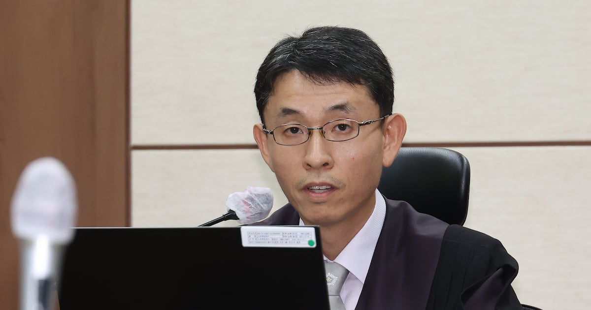 김건희 1심 선고 재판장 관련 보도 이미지