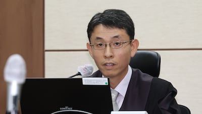 ‘김건희 실형’ 우인성 재판장은 ‘형사 전문가’... 샤넬백·1억원 실물 검증도