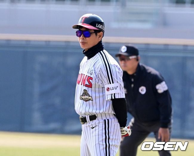 ‘발가락 골절’ 송지만 코치, 3개월 만에 1군 돌아왔다…김용의 코치 1군 말소