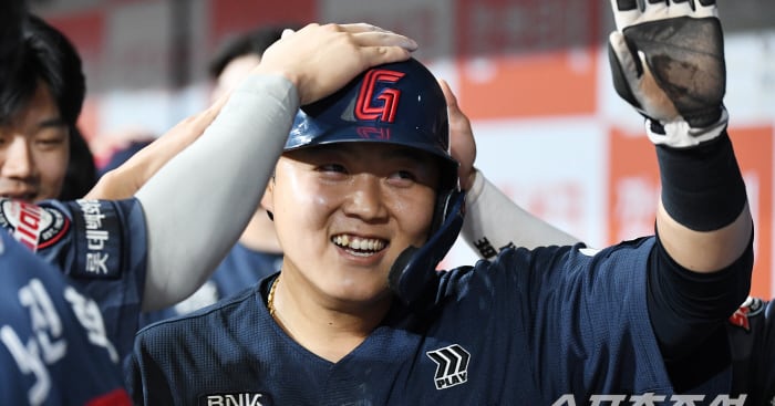 젤렌스키, 폴란드 최고 훈장 반납 및 경고