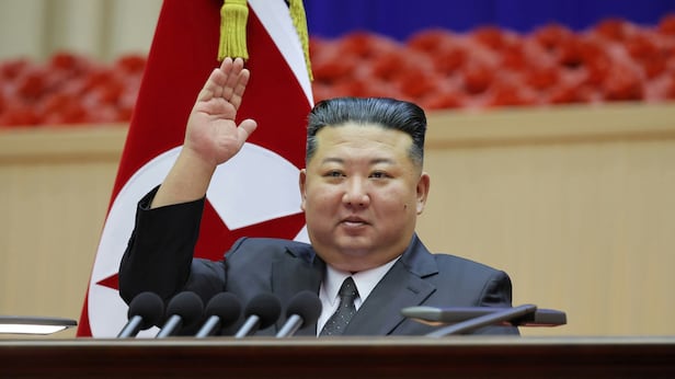 ‘사망설’ 김정은, 중대장대회 직접 지도… “최강중대 육성으로 강군건설”