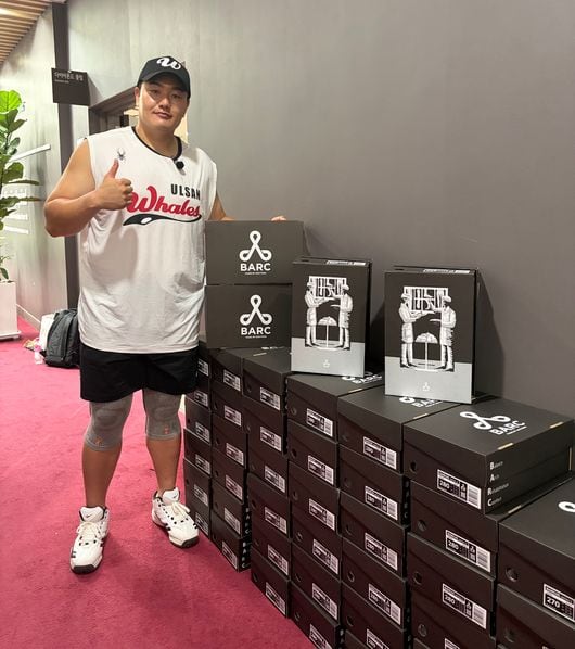 커피차는 시작이었다…최지만의 또 한 번의 통 큰 선물, 이번엔 슬리퍼였다