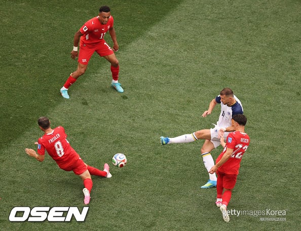 스위스, 10명이 싸운 보스니아 4-1 완파…교체 카드 적중하며 32강행 눈앞