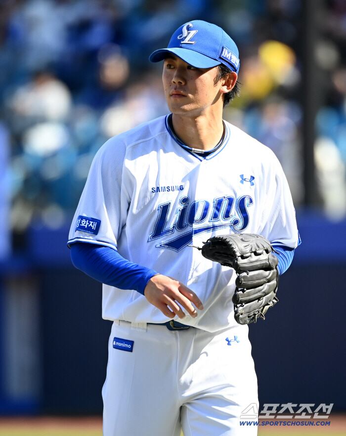 22일 대구삼성라이온즈파크에서 열린 LG와 삼성의 시범경기. 이닝을 끝낸 뒤 더그아웃으로 향하는 삼성 미야지. 대구=허상욱 기자wook@sportschosun.com/2026.03.22/