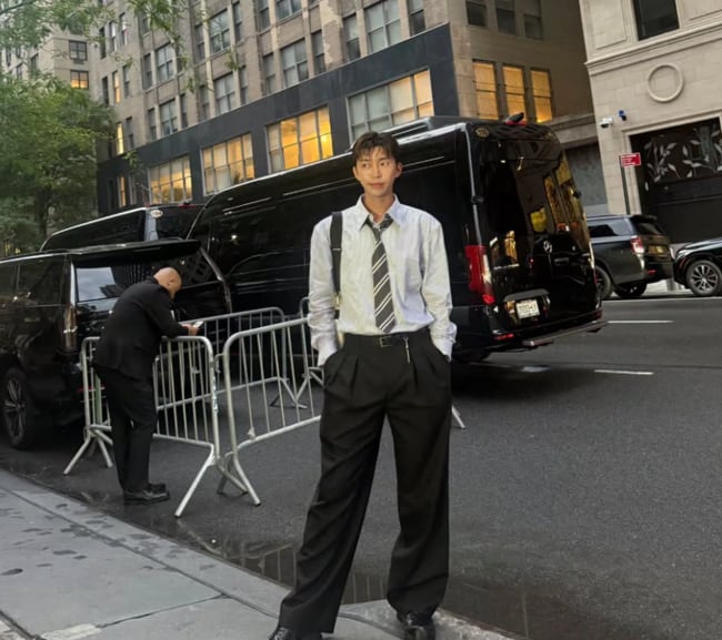 182cm 임영웅, 뉴욕 길거리 씹어먹은 9등신...힙한 슈트핏