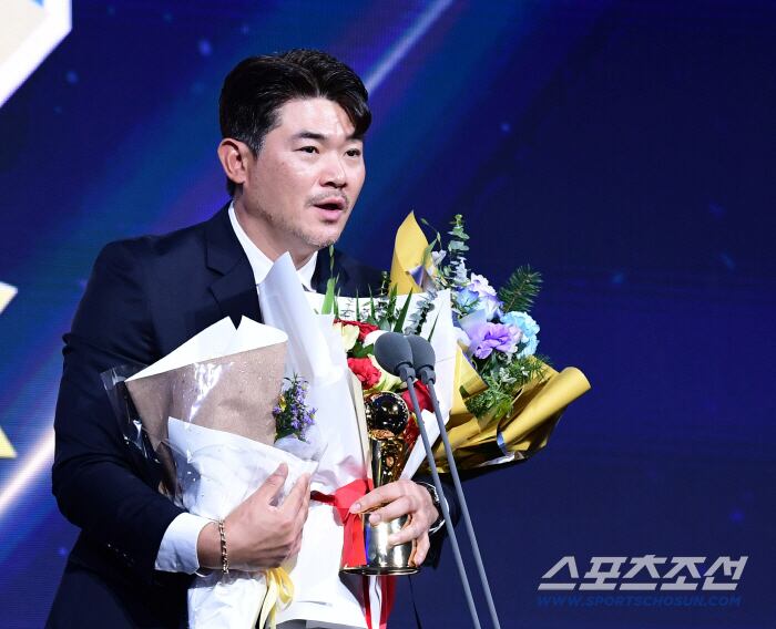 9일 서울 롯데호텔월드에서 KBO 골든글러브 시상식이 열렸다. 페어플레이상 수상한 SSG 노경은. 잠실=송정헌 기자songs@sportschosun.com/2025.12.09/