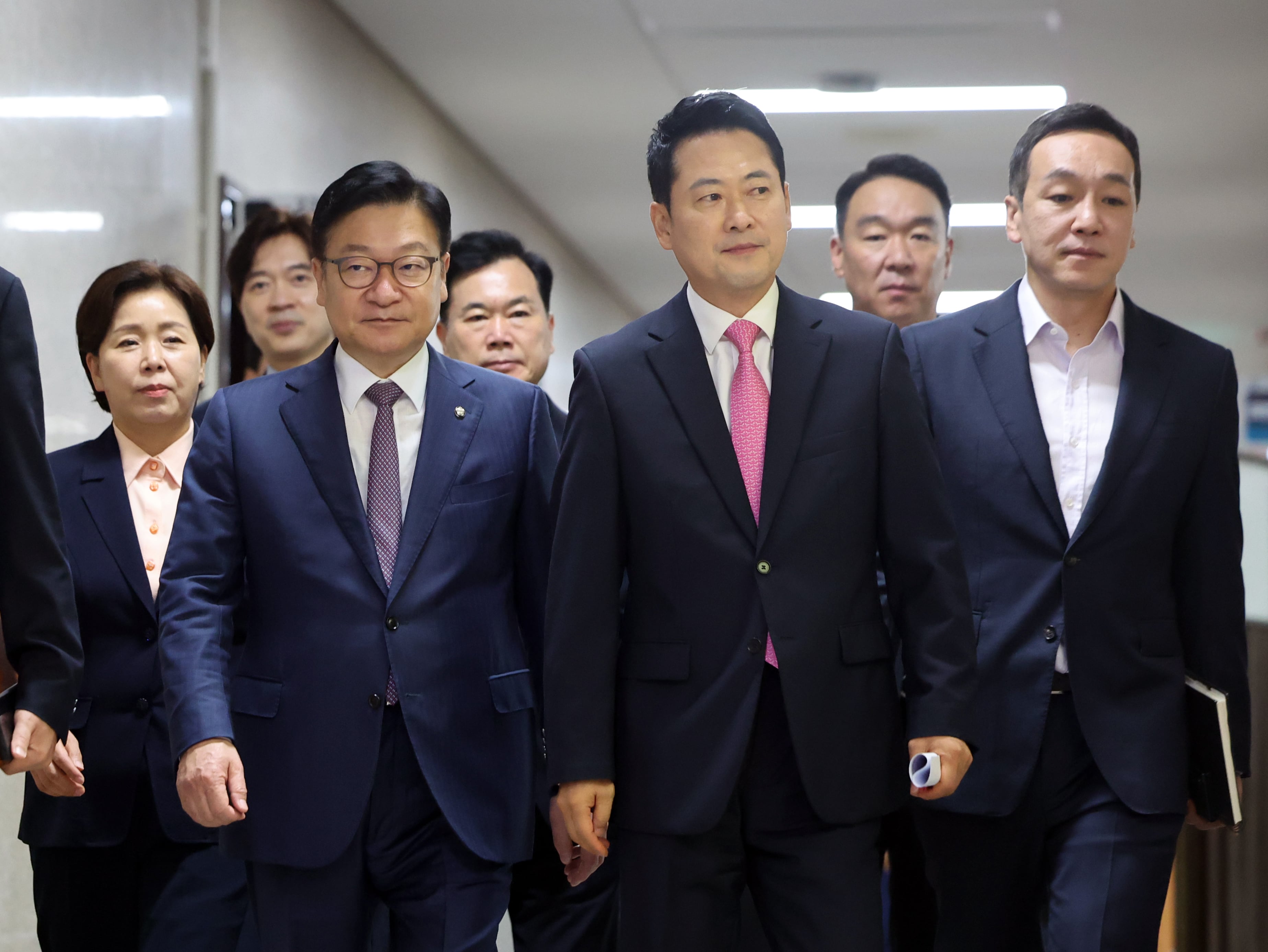 국힘 지도부, ‘원내대표 멱살’ 권영진에 “자진 탈당 권유”