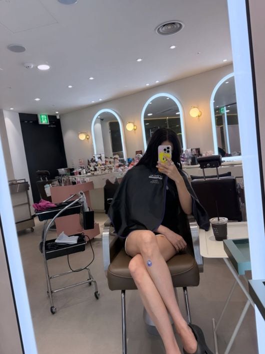김사랑, 얼굴 가리고 다리에는 흠집 무슨 일…공백기만 무려 '5년째'