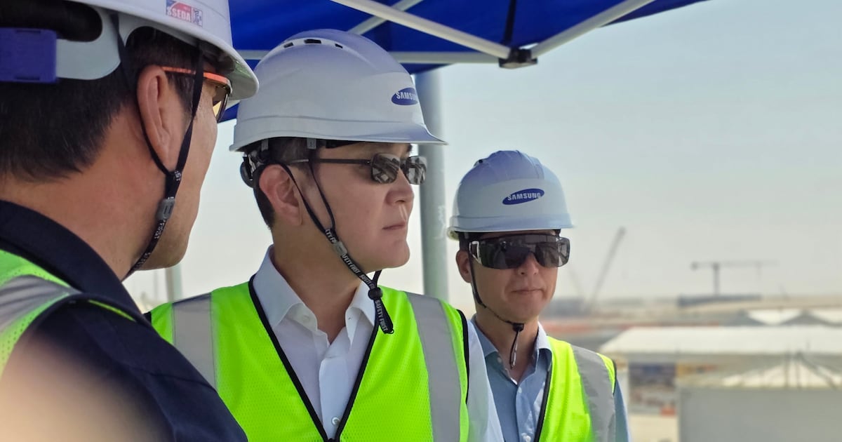 Samsung Chairman Lee Jae-yong Travels to UAE for Discussions on Expansion and Workforce Involvement Samsung Chairman Lee Jae-yong Travels to UAE for Discussions on Expansion and Workforce Involvement