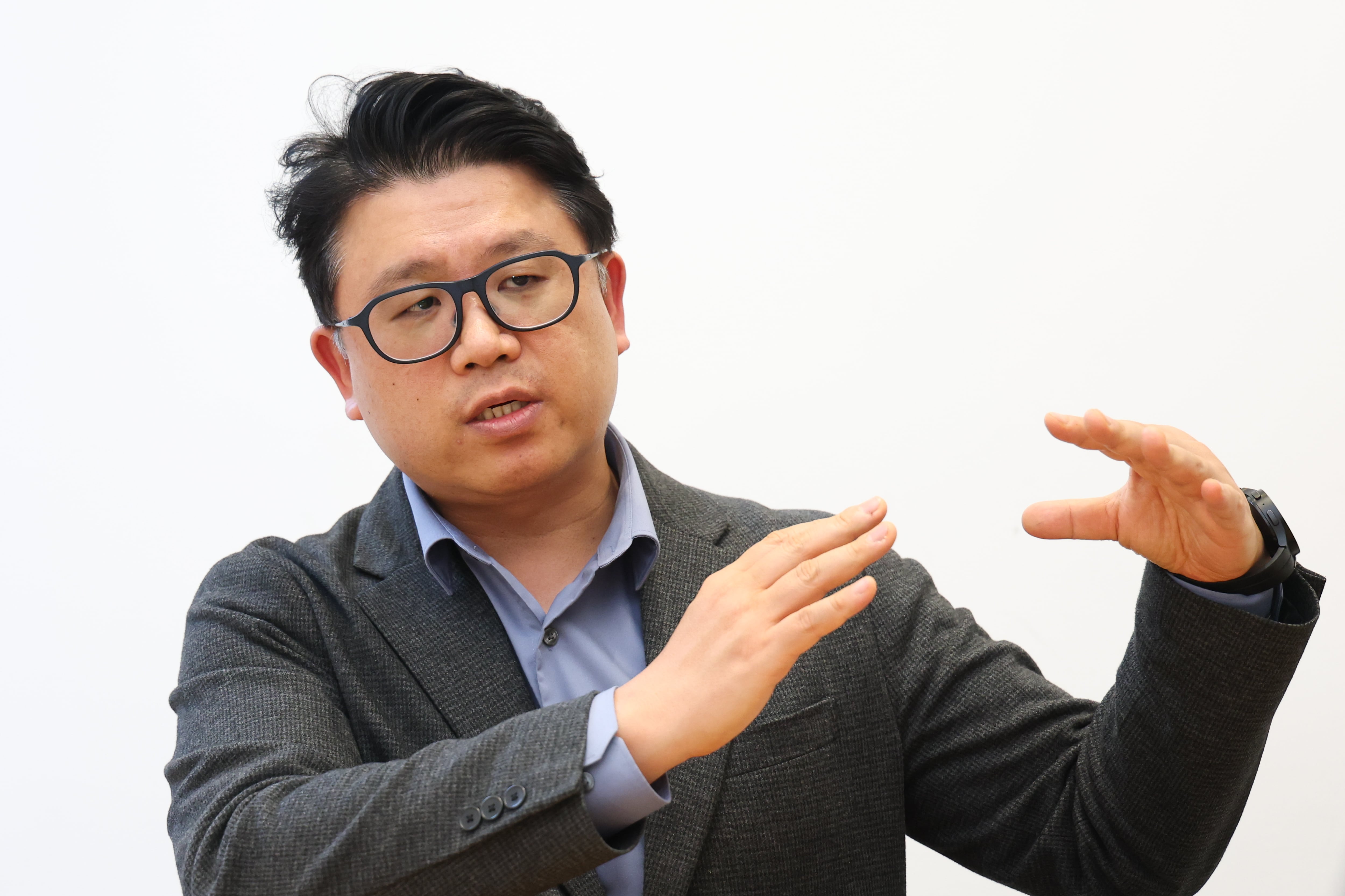 글로벌 반도체 패권 구도를 분석한 책 '반도체 삼국지'로 경종을 울렸던 성균관대 권석준 교수는