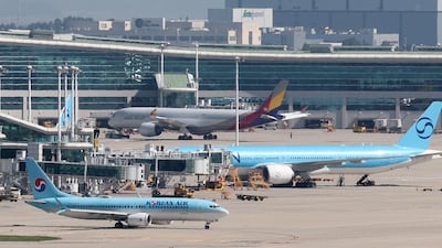 지난 16일 인천국제공항 계류장에 대한항공과 아시아나항공 여객기가 주기되어 있다. /뉴스1