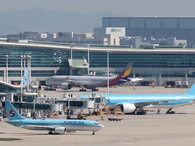 지난 16일 인천국제공항 계류장에 대한항공과 아시아나항공 여객기가 주기되어 있다. /뉴스1