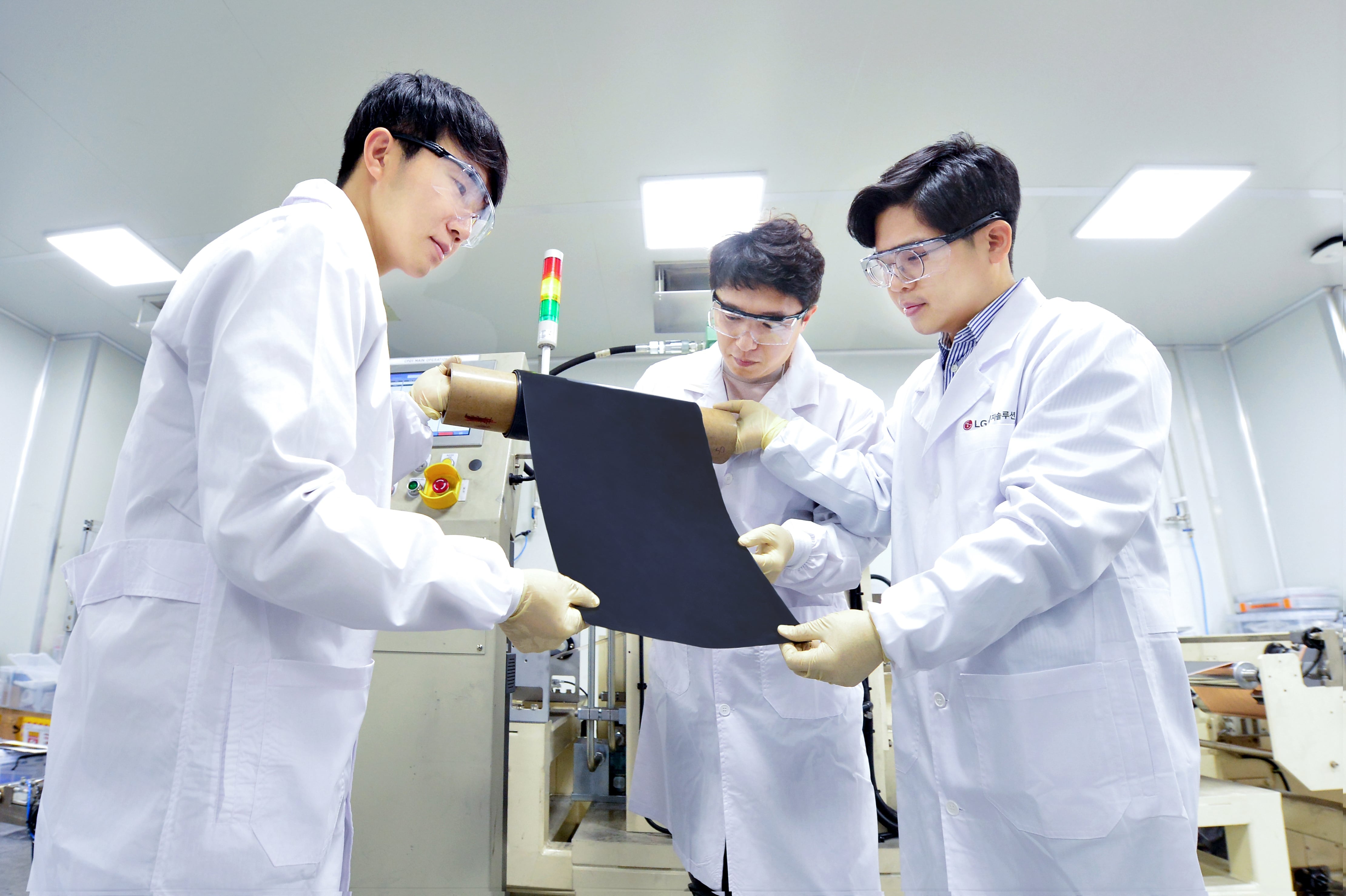 LG엔솔, 글로벌 배터리 업계 최초로 특허 출원 10만건 돌파