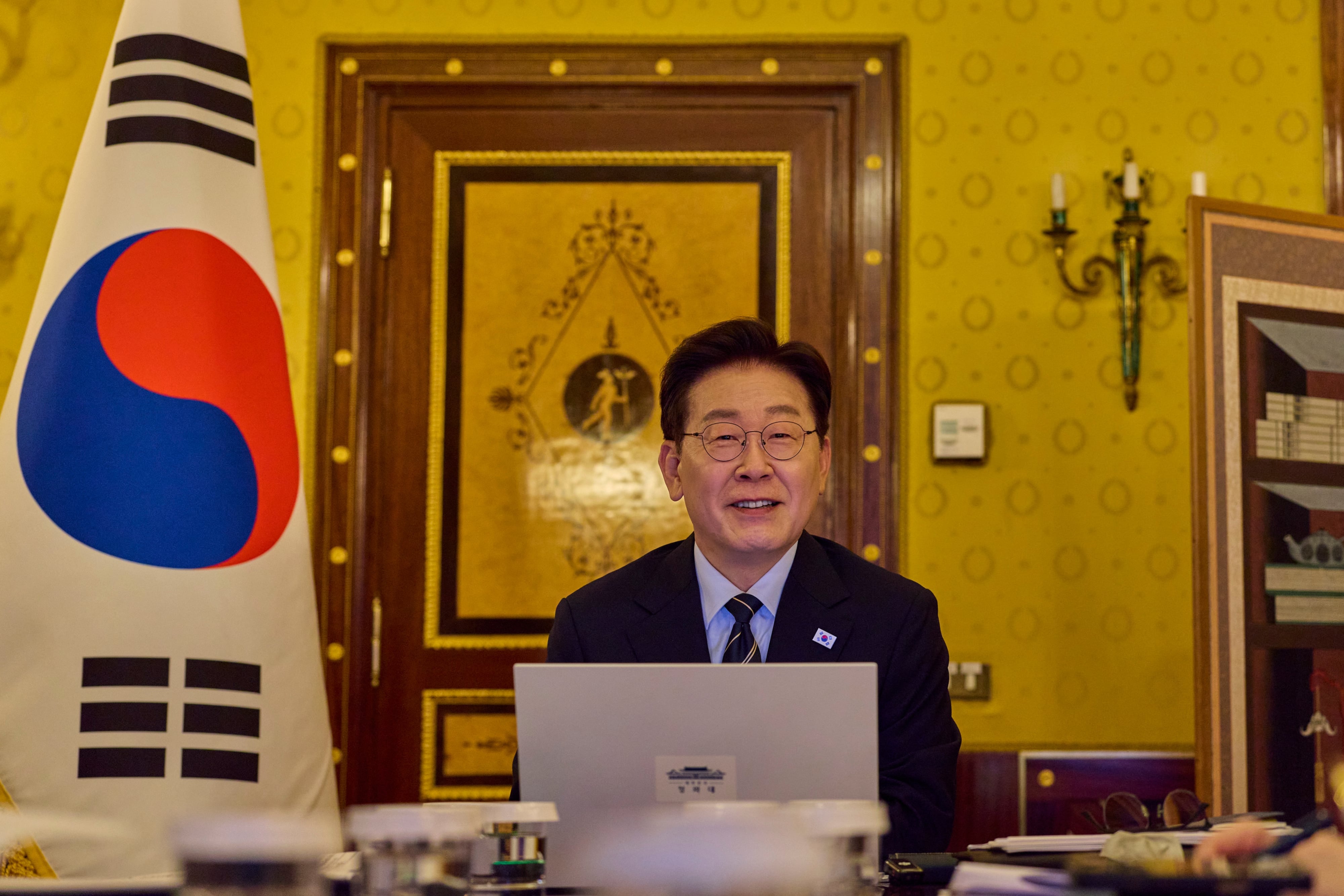 李대통령 “청년정책 최우선 고려해야…부정선거 음모론은 반사회적 행태”