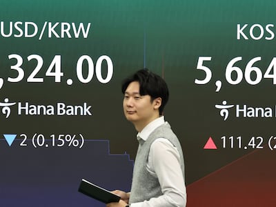 21일 오전 서울 중구 하나은행 딜링룸 전광판에 코스피 지수 등 시황이 표시되고 있다. 이날 코스피는 전 거래일 대비 113.60p(2.05%) 오른 5666.34로 상승 출발했다. /뉴스1