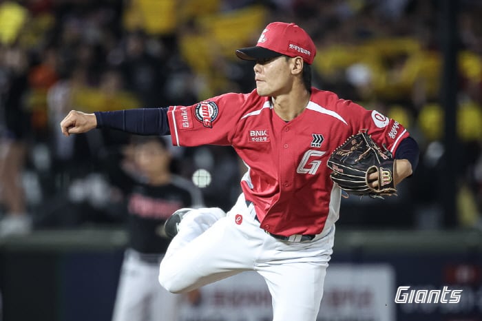 이보다 화끈한 신고식은 없다! LG 상대 이틀간 혼신의 68구 → 롯데가 고르고 고른 새 아쿼 이이무라, 홀드 마이무라!