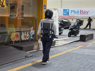 배달 라이더가 음식을 픽업해 가고 있다. (기사 내용과 관련 없음) ⓒ 뉴스1 조수민 기자