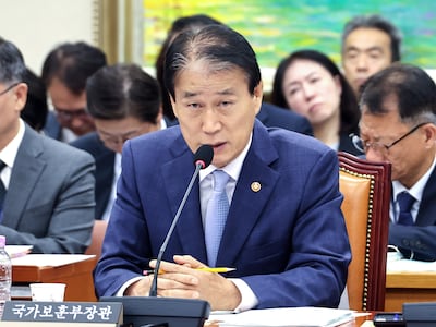 6일 국회에서 열린 정무위원회 국정감사에서 권오을 국가보훈부 장관이 의원들의 질의에 답변하고 있다. /연합뉴스